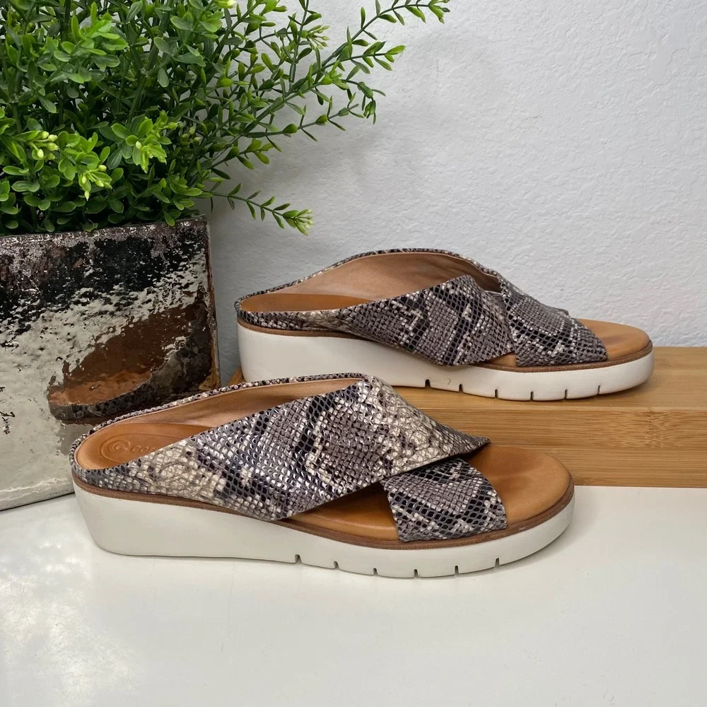 Corso Como Bilanka Wedge Sandals Womens Grey Snakeskin Leather Slide Chic 9M